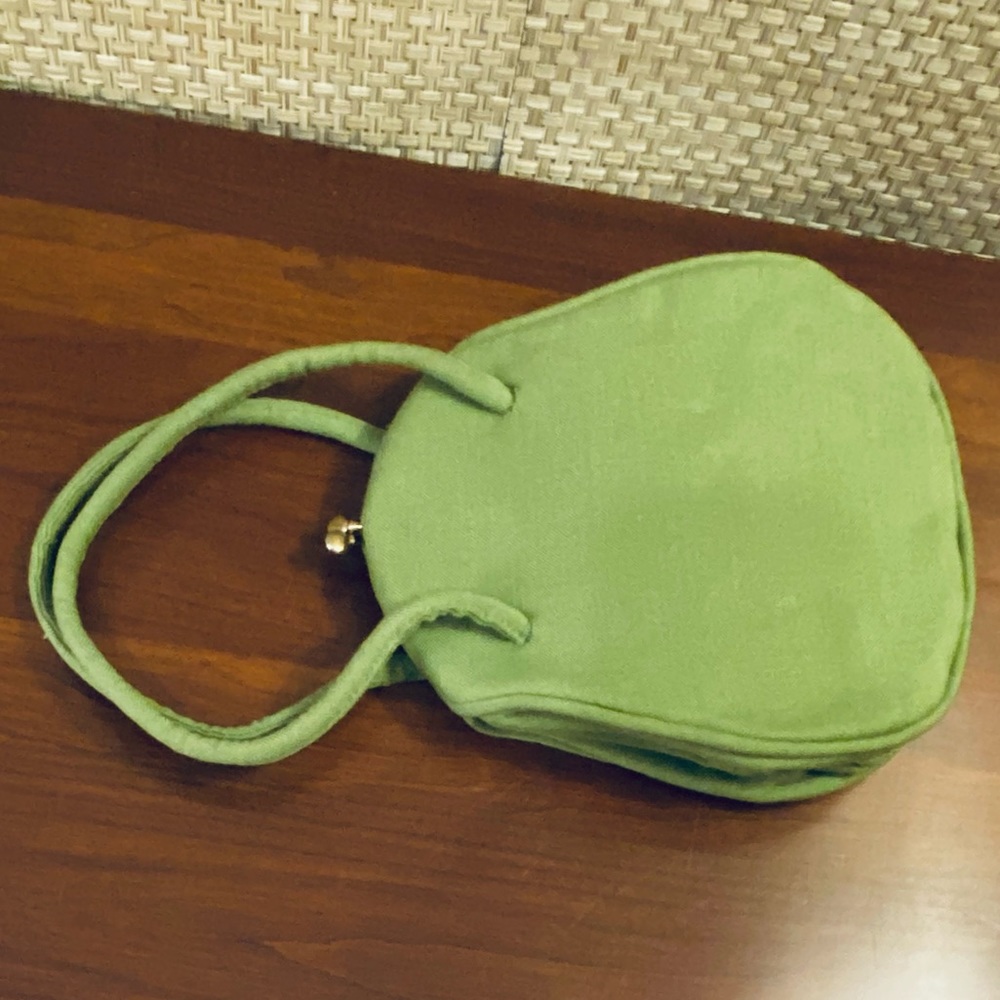 SOLD🌟HP🌟VTG 1950s Green Linen Kiss Clasp Handbag - Picture 3 of 12